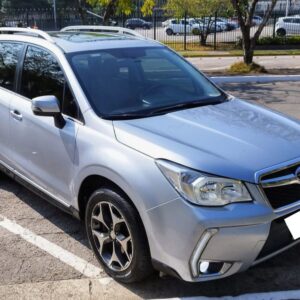 Subaru Forester XT 16V 2.0 Turbo Câmbio automático Tração 4x4 Ano 2016 Prata Banco de couro off-white e teto solar Com apenas 130.000km