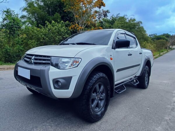 L200 TRITON HLS CHROME ED.  2.4 FLEX - 2017 - Image 4