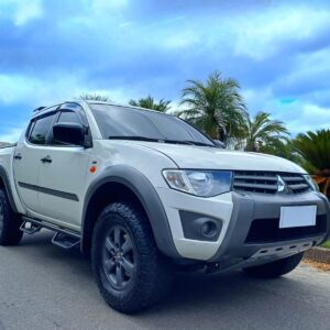 Mitsubishi L200 Triton HLS Chrome Ed. 2.4 Flex Câmbio manual Ano 2017 Branca 90.000km Apenas R$89.990