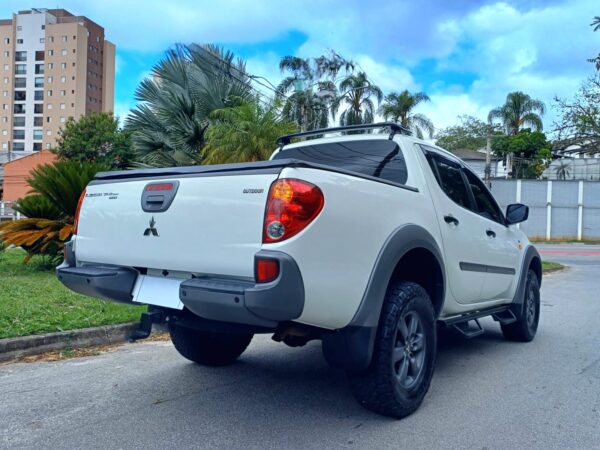 L200 TRITON HLS CHROME ED.  2.4 FLEX - 2017 - Image 5