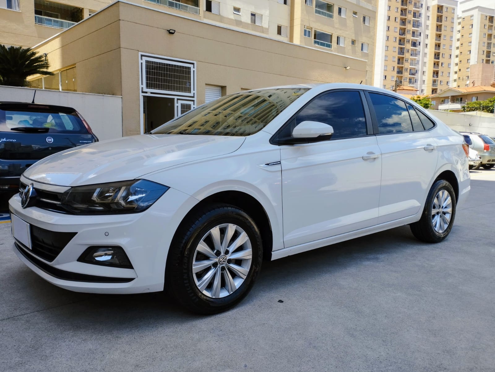 Volkswagen Virtus Comf. 200 1.0 TSI Câmbio automático Ano 2019 Cor Branco 97.000 km Tabela Fipe R$72.817 POR APENAS R$ 69.990 ÚNICO DONO, COM TODAS AS REVISÕES EM DIA E TUDO FUNCIONANDO PERFEITAMENTE! DOCUMENTAÇÃO EM DIA E PERÍCIA CAUTELAR APROVADA!