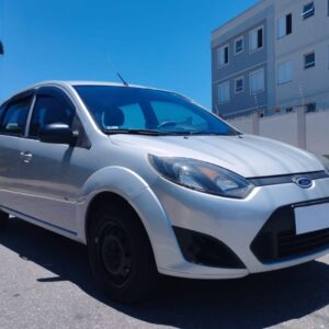 Ford Fiesta Hatch SE 1.0 Flex Câmbio manual Ano 2014 Cor Prata Só 135.000 km Por apenas R$ 29.490 TUDO FUNCIONANDO PERFEITAMENTE, CARRO REVISADO E COM MOTOR E CÂMBIO EXCELENTE! DOCUMENTAÇÃO EM DIA E PERÍCIA CAUTELAR APROVADA!