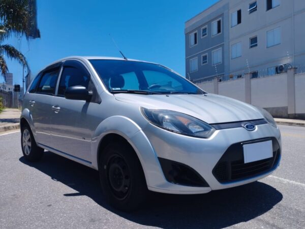 Ford Fiesta Hatch SE 1.0 Flex Câmbio manual Ano 2014 Cor Prata Só 135.000 km Por apenas R$ 29.490 TUDO FUNCIONANDO PERFEITAMENTE, CARRO REVISADO E COM MOTOR E CÂMBIO EXCELENTE! DOCUMENTAÇÃO EM DIA E PERÍCIA CAUTELAR APROVADA!