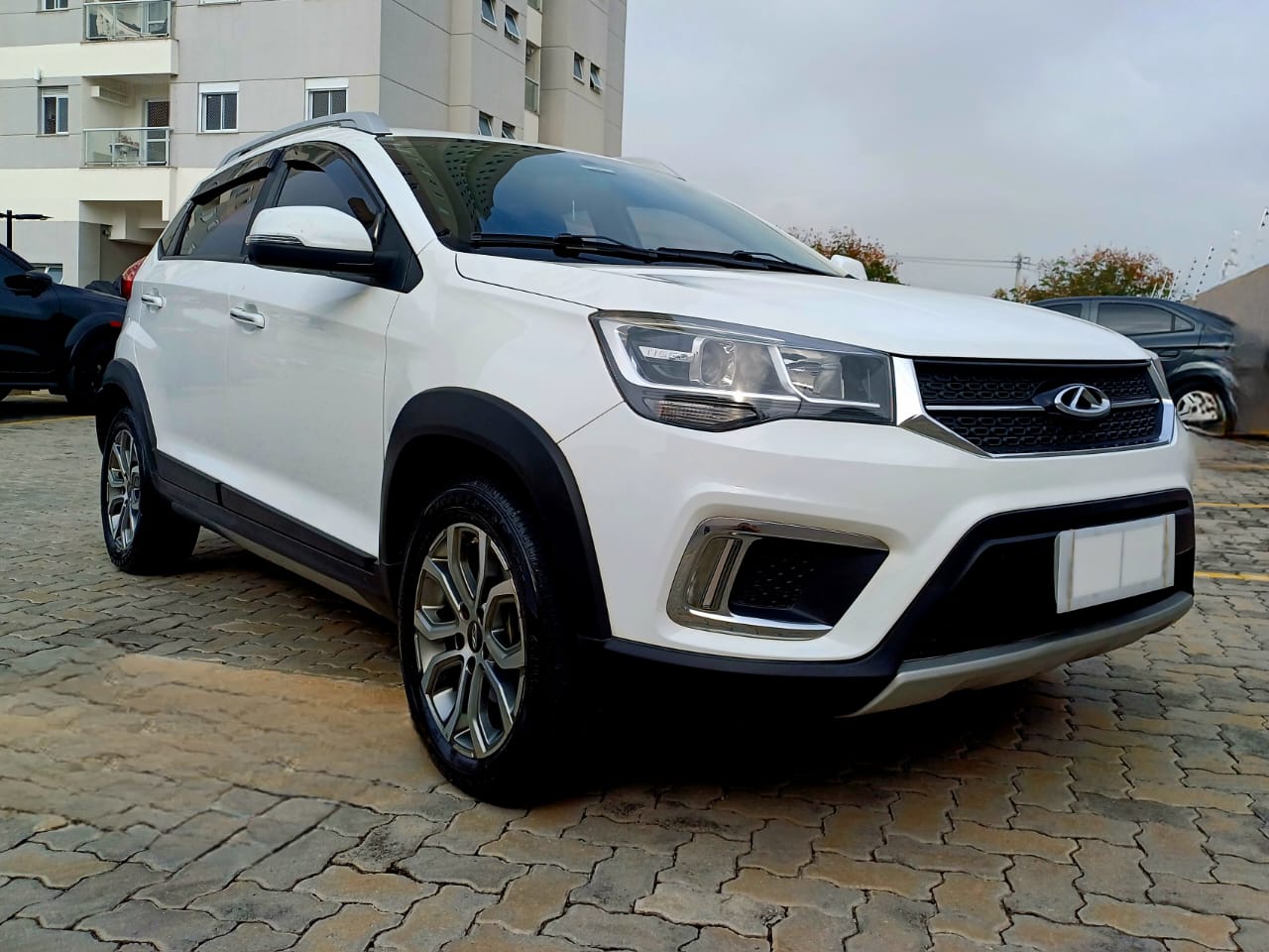 "Apresentamos a Caoa Chery Tiggo 2 Look 1.6 Flex Automática 2019: Um SUV de Única Dona, com 4 Pneus Novos, Revisões em Dia e Perícia Aprovada, Exclusivo na Facilita Autos!