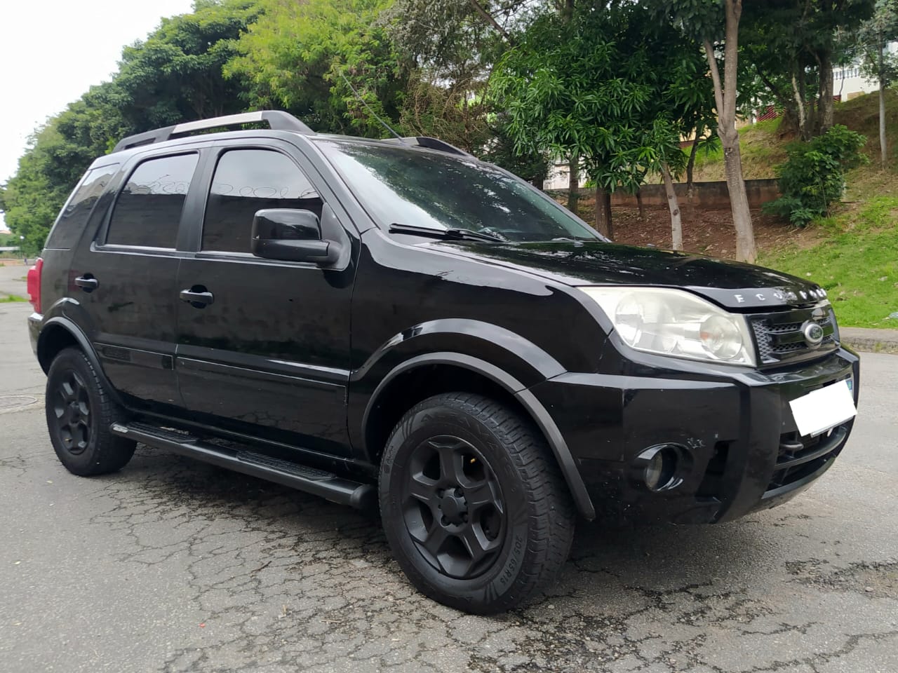 cosport 2012 Automática em Jacareí - SP - preço incrível! Ford Ecosport XLT 2.0 Flex Automático 2012 — ideal para quem busca um SUV confortável, espaçoso e com ótimo custo-benefício. Câmbio automático suave, motor potente, excelente dirigibilidade e toda a confiabilidade que a linha EcoSport oferece. 📍 Ano: 2012 | Cor: Preto | 192.000 km 📍 Versão: XLT | Motor 2.0 Flex | Câmbio: Automático 💰 R$ 5.000 abaixo da FIPE! 🔹 Tabela FIPE: R$ 40.541 🔹 Oferta: R$ 35.500