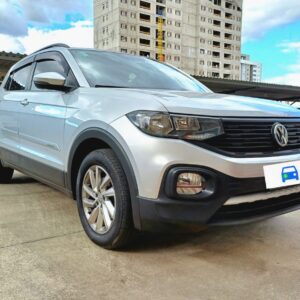 ✨ ACHEI! SEU T-CROSS NOVINHO EM JACAREÍ! ✨ Procurando um SUV compacto, moderno, automático e com baixíssima quilometragem? Apresentamos este impecável Volkswagen T-Cross Sense 200 TSI 1.0 Flex Automático, ano 2020/2020, na elegante cor prata! SIMPLESMENTE NOVO!