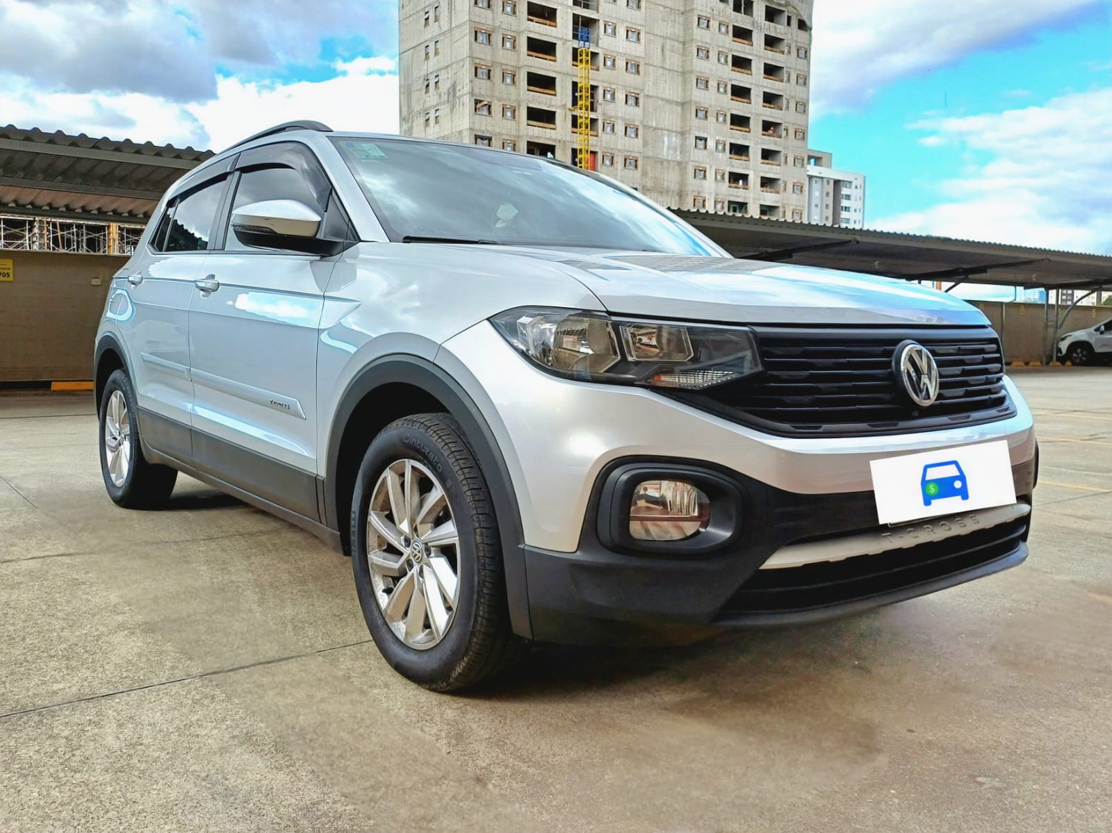 ✨ ACHEI! SEU T-CROSS NOVINHO EM JACAREÍ! ✨ Procurando um SUV compacto, moderno, automático e com baixíssima quilometragem? Apresentamos este impecável Volkswagen T-Cross Sense 200 TSI 1.0 Flex Automático, ano 2020/2020, na elegante cor prata! SIMPLESMENTE NOVO!