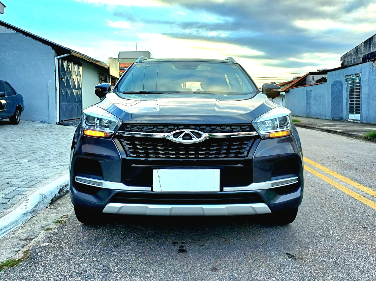 Tiggo 5X 2022 - Preço incrível em São José dos Campos Tiggo 5X TXS 2022 Automático | São José dos Campos – R$ 8 mil abaixo da FIPE Oportunidade para quem busca um SUV completo, sofisticado e com preço justo! O Tiggo 5X TXS 2022 automático vem com motor 1.5 Turbo Flex, câmbio automático, acabamento premium, teto solar panorâmico, câmera 360º, central multimídia e sistema de segurança completo. Ideal para quem deseja desempenho, espaço e tecnologia para toda a família. 📍 Ano: 2022 📍 Cor: Cinza 📍 Quilometragem: 100.000 km 📍 Versão: TXS (top de linha) 💰 R$ 8.000 abaixo da FIPE! 🔹 Tabela FIPE: R$ 98.053 🔹 Oferta: R$ 89.990