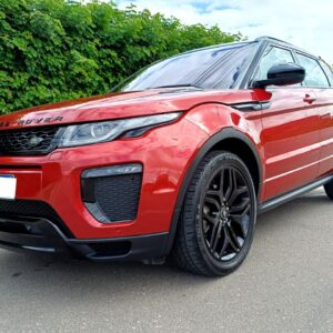 A Facilita Autos apresenta uma unidade excepcional da Range Rover Evoque. O modelo HSE Dynamic é reconhecido por seu design arrojado e esportivo, e nesta belíssima cor Firenze Red, o carro se torna ainda mais exclusivo.