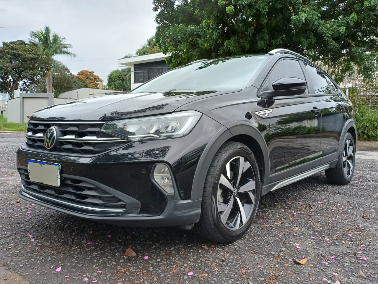 A Facilita Autos apresenta o VW Nivus Highline 2021, o crossover que combina a sofisticação de um cupê com a versatilidade de um SUV. Esta unidade específica destaca-se pelo histórico de manutenção rigoroso e benefícios fiscais.​