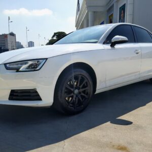 A Facilita Autos apresenta este impecável Audi A4 Attraction 2.0 TFSI 2017, uma oportunidade única para quem deseja ingressar no mercado de sedans premium com segurança. Além disso, convidamos você a conferir nosso estoque de veículos de luxo em Jacareí. Este modelo é mundialmente reconhecido pela sua engenharia alemã, oferecendo uma experiência de condução superior, tecnologia de ponta e um design que permanece atual e sofisticado.