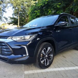 A Facilita Autos apresenta a Chevrolet Tracker Premier 2023, a versão que redefine o conceito de SUV compacto premium. Equipada com o eficiente motor 1.2 Turbo, esta unidade combina desempenho superior com um pacote de equipamentos inigualável.