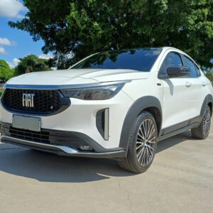 A Facilita Autos apresenta o Fiat Fastback Limited Edition 2024, o ápice da linha Fastback. Equipado com o motor T270 de 185cv, este veículo oferece uma experiência de condução dinâmica e tecnológica.