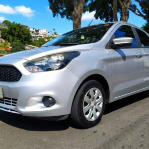 A Facilita Autos apresenta este Ford Ka SE 2018, uma das melhores opções do mercado para quem não abre mão de economia sem abdicar do conforto. Este veículo é equipado com o moderno motor Ti-VCT 1.0 Flex de 3 cilindros, amplamente conhecido por entregar excelente torque em baixas rotações e um consumo de combustível extremamente baixo, sendo a escolha ideal tanto para enfrentar o trânsito urbano quanto para pequenas viagens com agilidade.