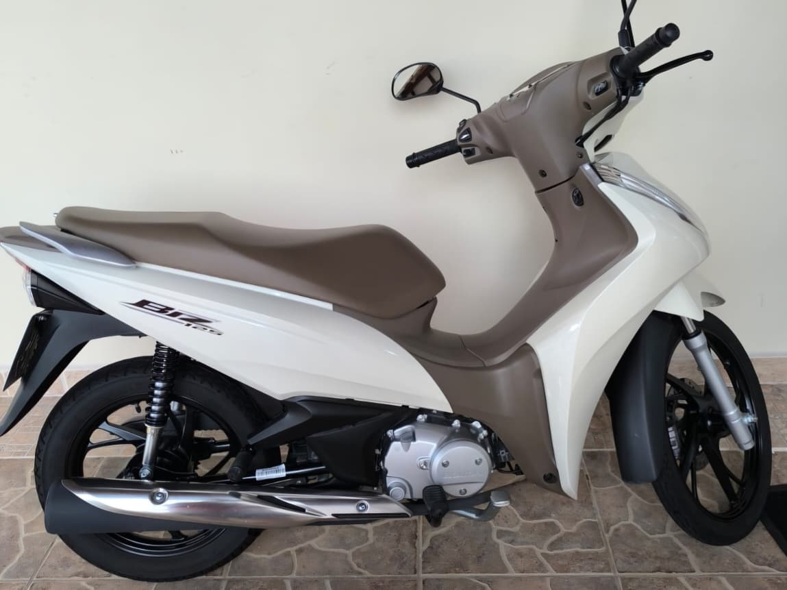 A Facilita Autos apresenta a Honda Biz 125 Flex 2024, a parceira ideal para quem busca agilidade e economia urbana. Esta unidade específica destaca-se pela quilometragem baixíssima e pelo estado de conservação rigorosamente novo.