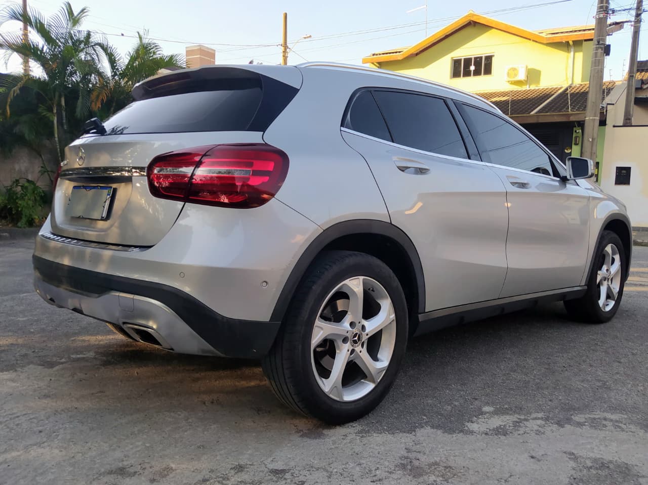Mercedes GLA 200 2018: Luxo e Performance na Facilita Autos - Imagem 5