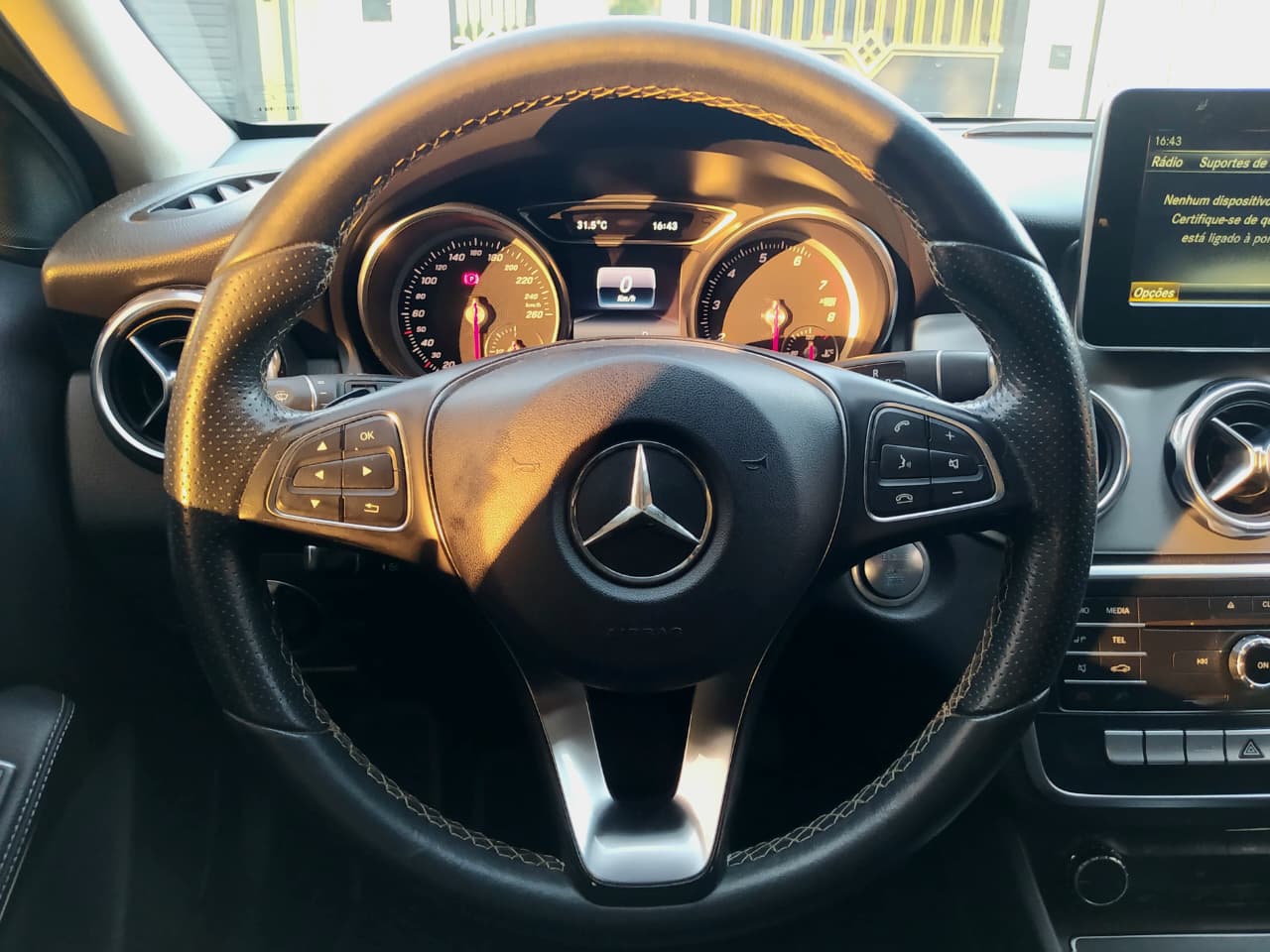 Mercedes GLA 200 2018: Luxo e Performance na Facilita Autos - Imagem 16