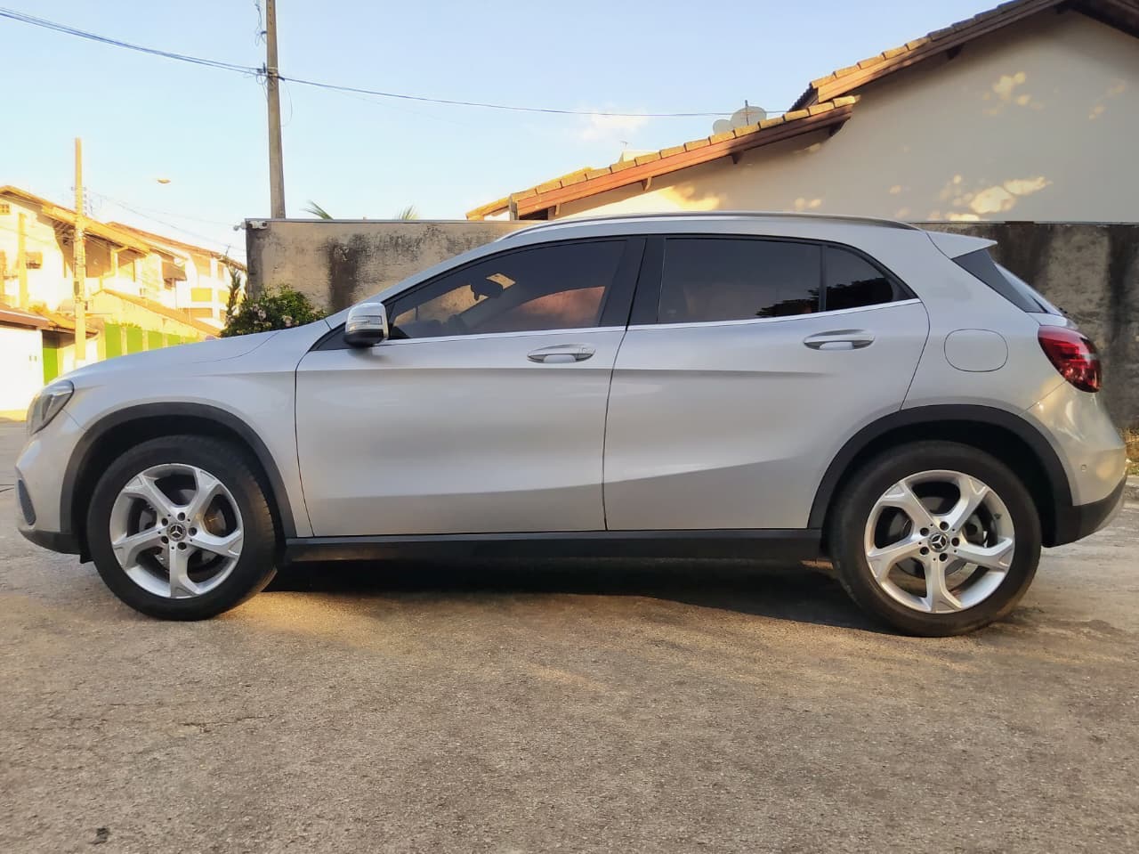 Mercedes GLA 200 2018: Luxo e Performance na Facilita Autos - Imagem 9
