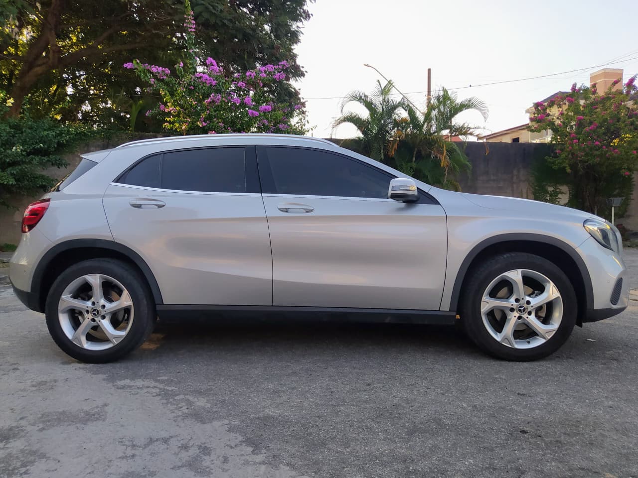 Mercedes GLA 200 2018: Luxo e Performance na Facilita Autos - Imagem 8