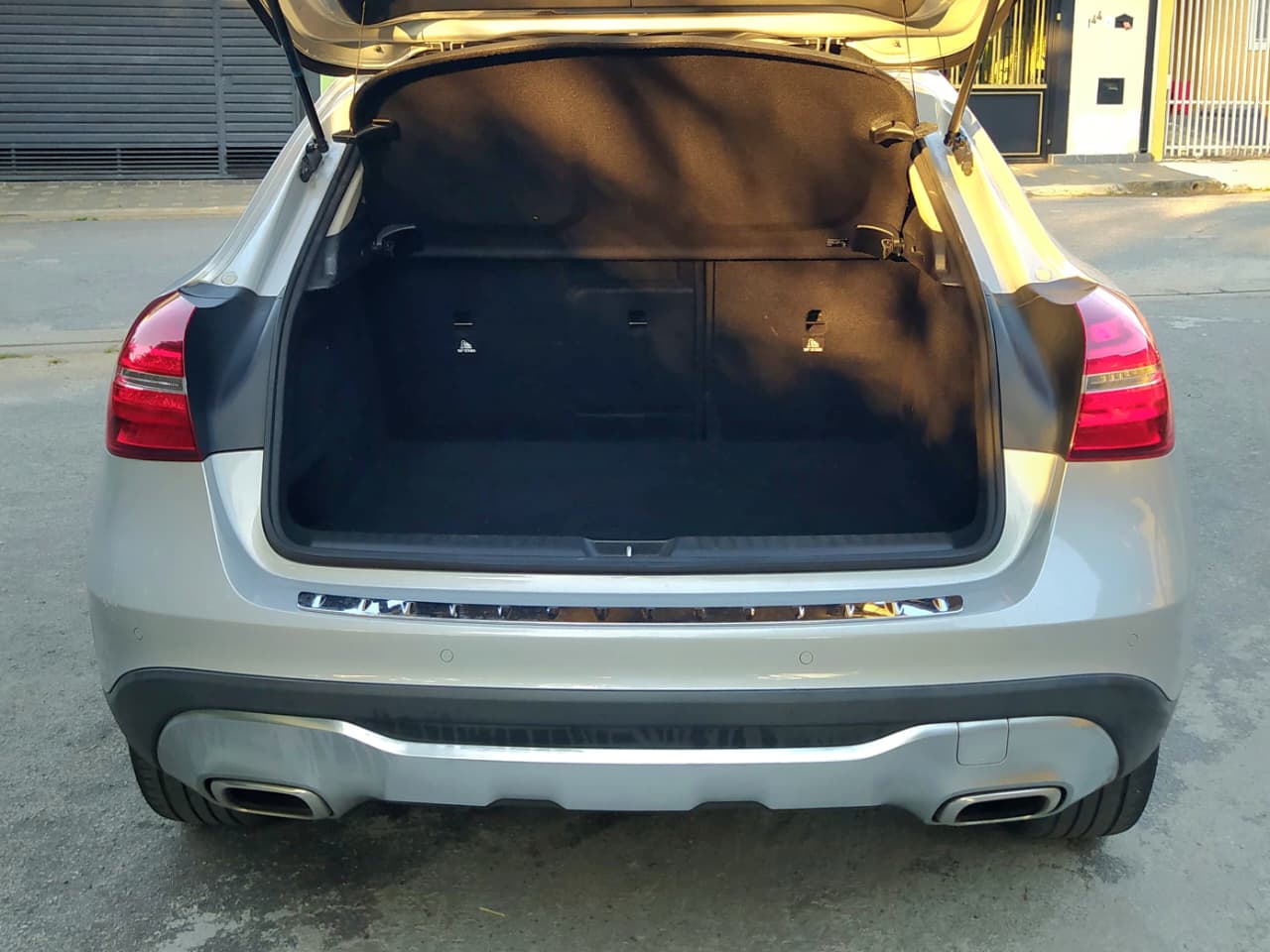 Mercedes GLA 200 2018: Luxo e Performance na Facilita Autos - Imagem 11