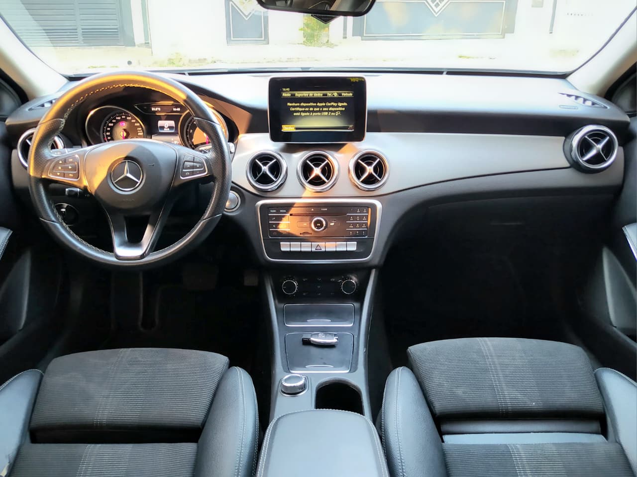 Mercedes GLA 200 2018: Luxo e Performance na Facilita Autos - Imagem 14