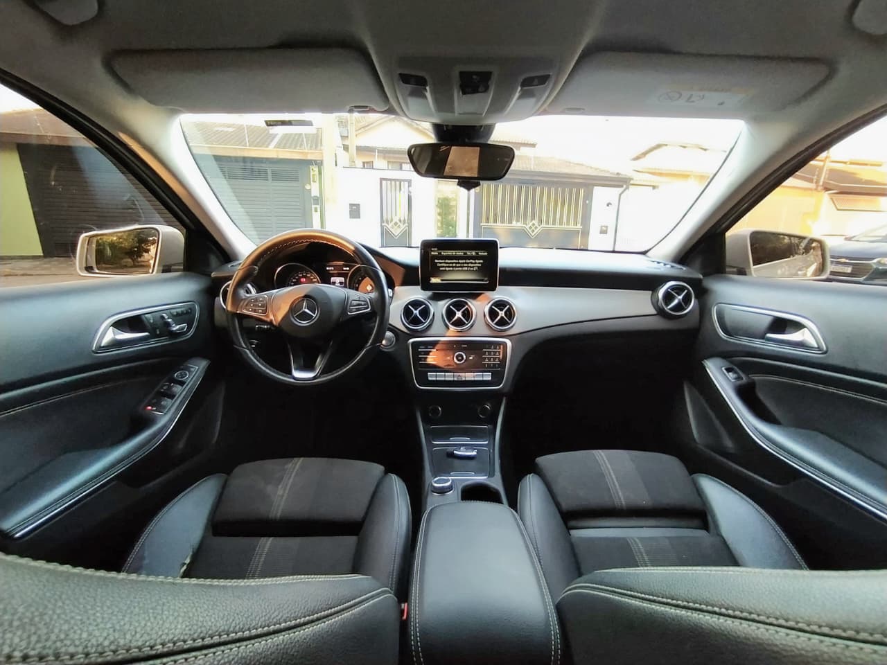 Mercedes GLA 200 2018: Luxo e Performance na Facilita Autos - Imagem 15