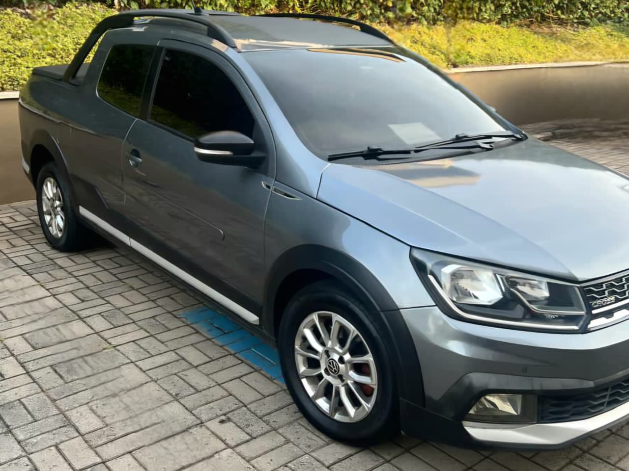 Volkswagen Saveiro Cross Cabine Dupla 2018 em Jacareí Saveiro Cross 2018 cabine dupla preta Volkswagen Saveiro Cross revisada Interior Saveiro Cross Cabine Dupla Saveiro Cross com 115 mil km Picape Volkswagen seminova em Jacareí Saveiro Cross com perícia cautelar aprovada Volkswagen Saveiro Cross completa