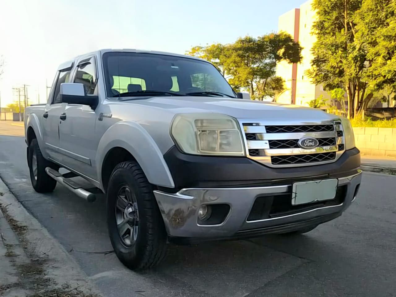 ford ranger xlt 2.3 2010 em jacarei Ford Ranger XLT cabine dupla prata 2010 Picape Ford Ranger 2.3 gasolina em Jacareí Caçamba com capota marítima Ford Ranger 2010 Interior e painel Ford Ranger XLT 2010 Ford Ranger prata com pneus novos em Jacareí Ford Ranger XLT 2010 abaixo da tabela FIPE Ford Ranger 2010 com perícia cautelar aprovada