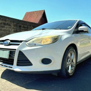 ford focus fastback 2.0 2015 em jacarei Ford Focus Fastback 2015 branco automático Sedã Ford Focus 2.0 Flex em Jacareí Interior e painel Ford Focus Fastback 2015 Câmbio automático Ford Focus 2015 Ford Focus branco 2015 revisado em Jacareí Ford Focus Fastback 2015 abaixo da FIPE Ford Focus 2015 com perícia cautelar aprovada