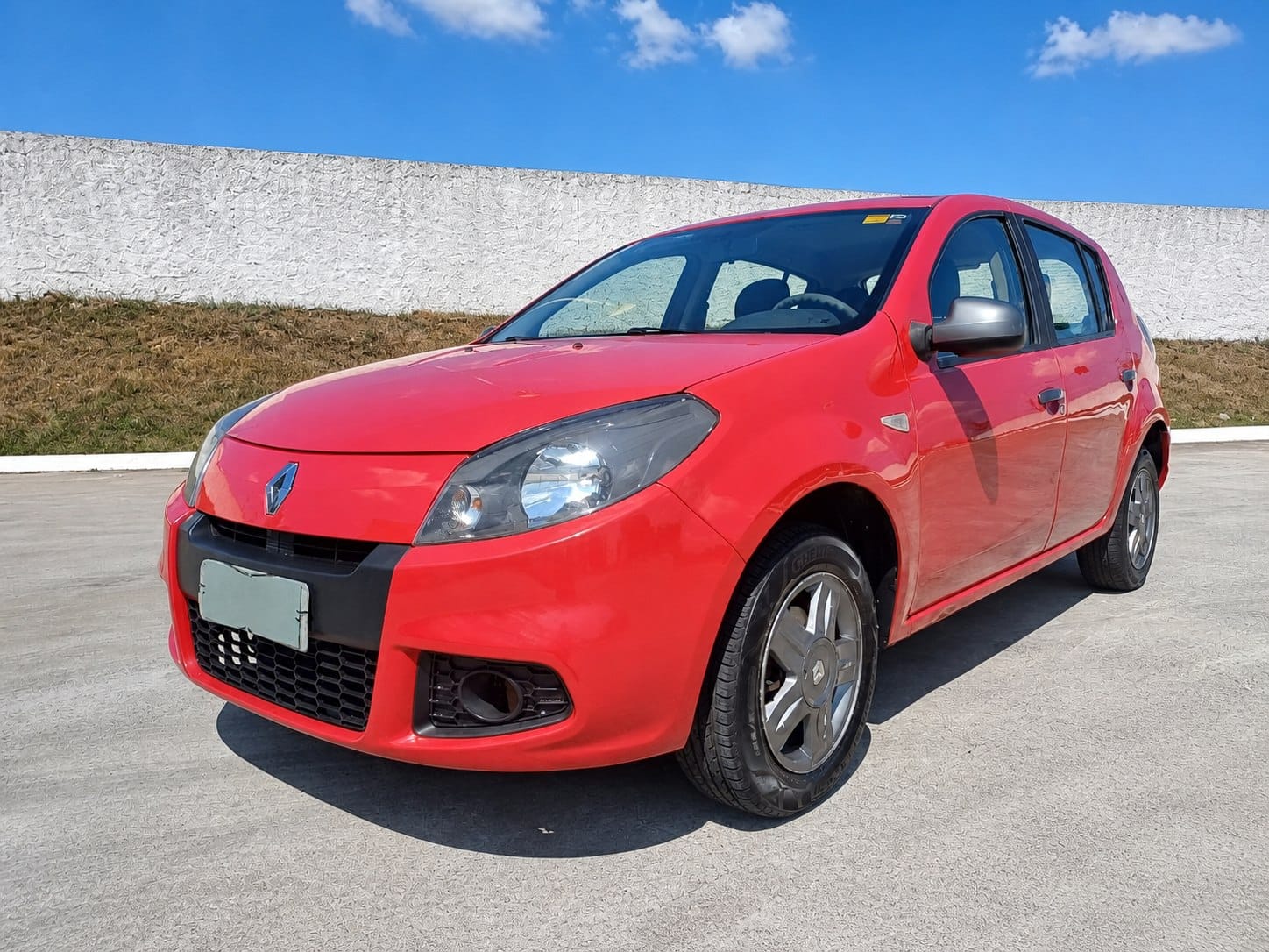 Sandero TechRun 2014 vermelho à venda em Jacareí